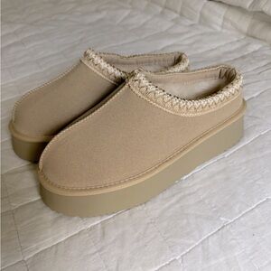 NEW Tonegrove slippers. Never worn. No original packaging or tags.